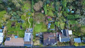 Setting/Plot- click for photo gallery